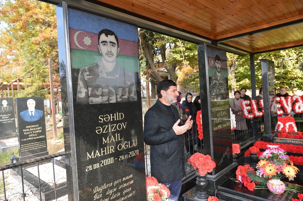 Taleh Qaraşov Vətən müharibəsi şəhidi Ayxan Qurbanzadənin məzarını ziyarət edib - FOTOLAR